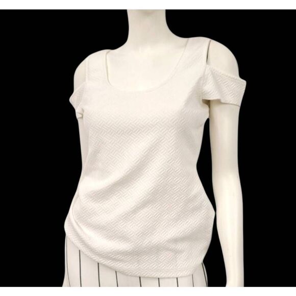 Guess Tops - Guess White Textured Shoulder Top sz Medium